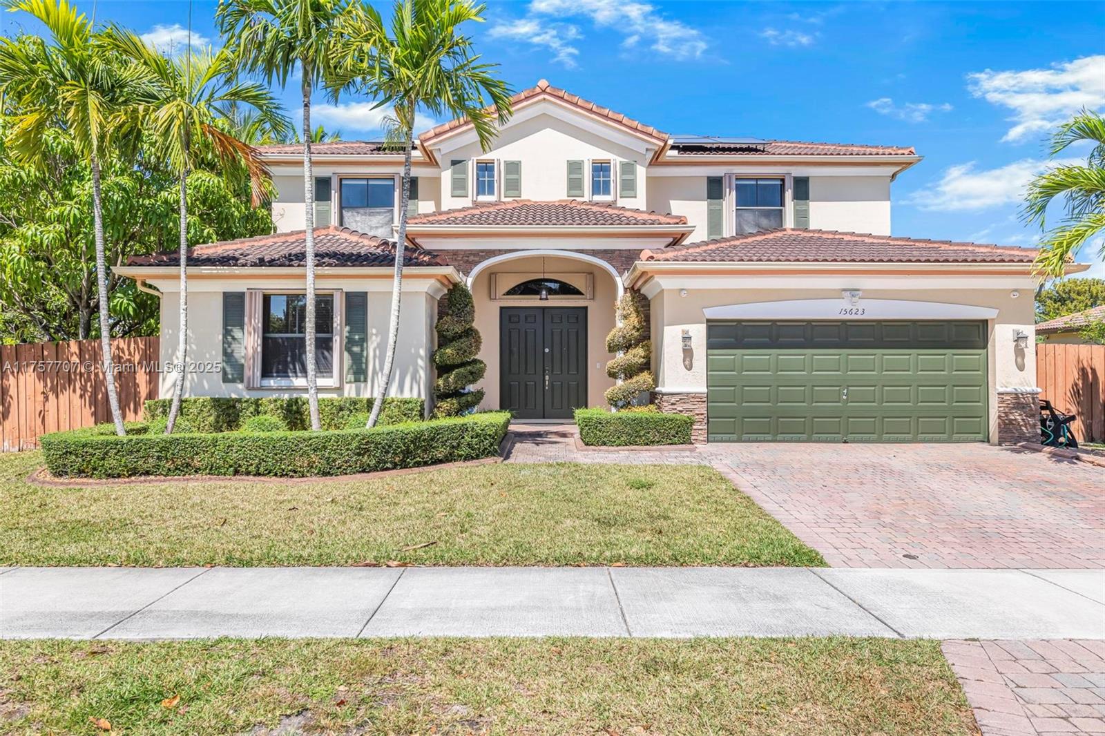 Property for Sale at 15623 Sw 116th Ter, Miami, Broward County, Florida - Bedrooms: 5 
Bathrooms: 5  - $949,000