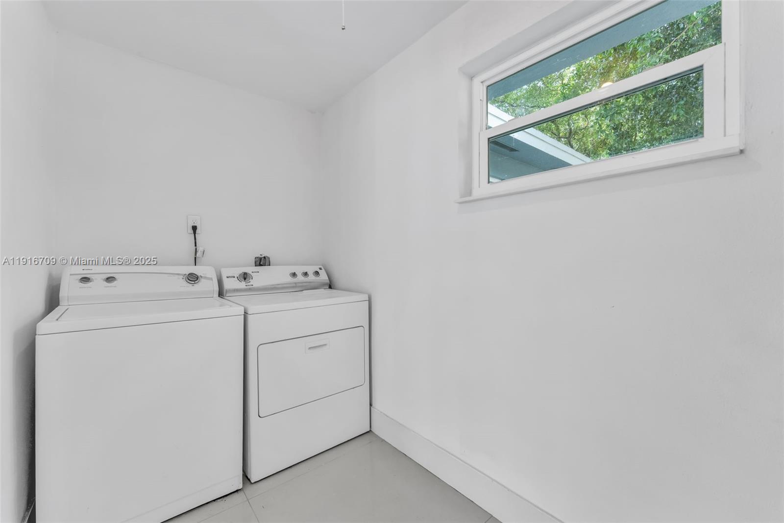 JENADA VILLAS - Residential Lease