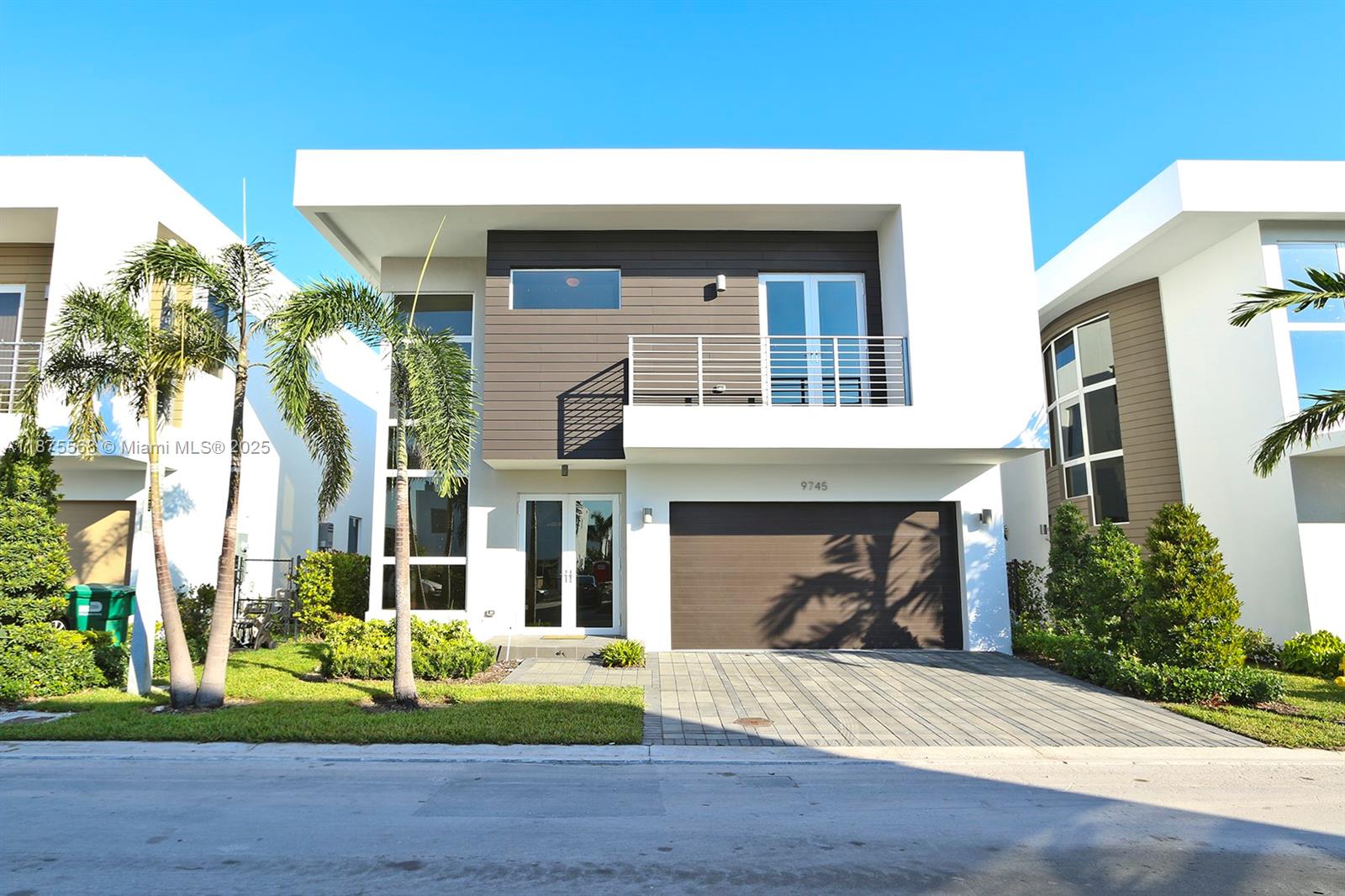 This beautiful modern home in the prestigious Modern 45 Community feature 5 bedrooms and 5 bathrooms, Close to great schools, Great Restaurants, malls, close to Miami Airport. Don't miss this opportunity.