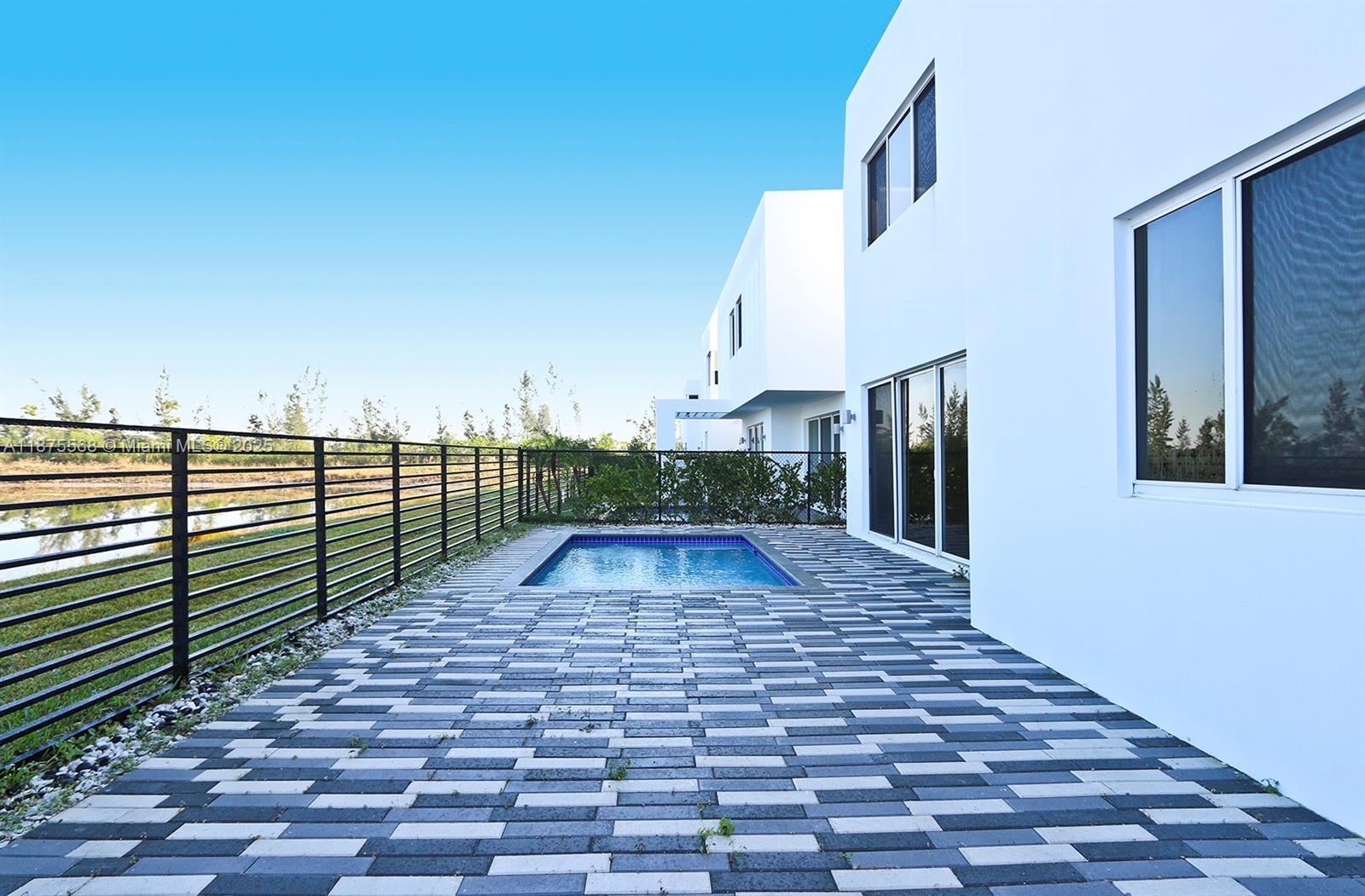 DORAL COMMONS RESIDENTIAL - Residential Lease