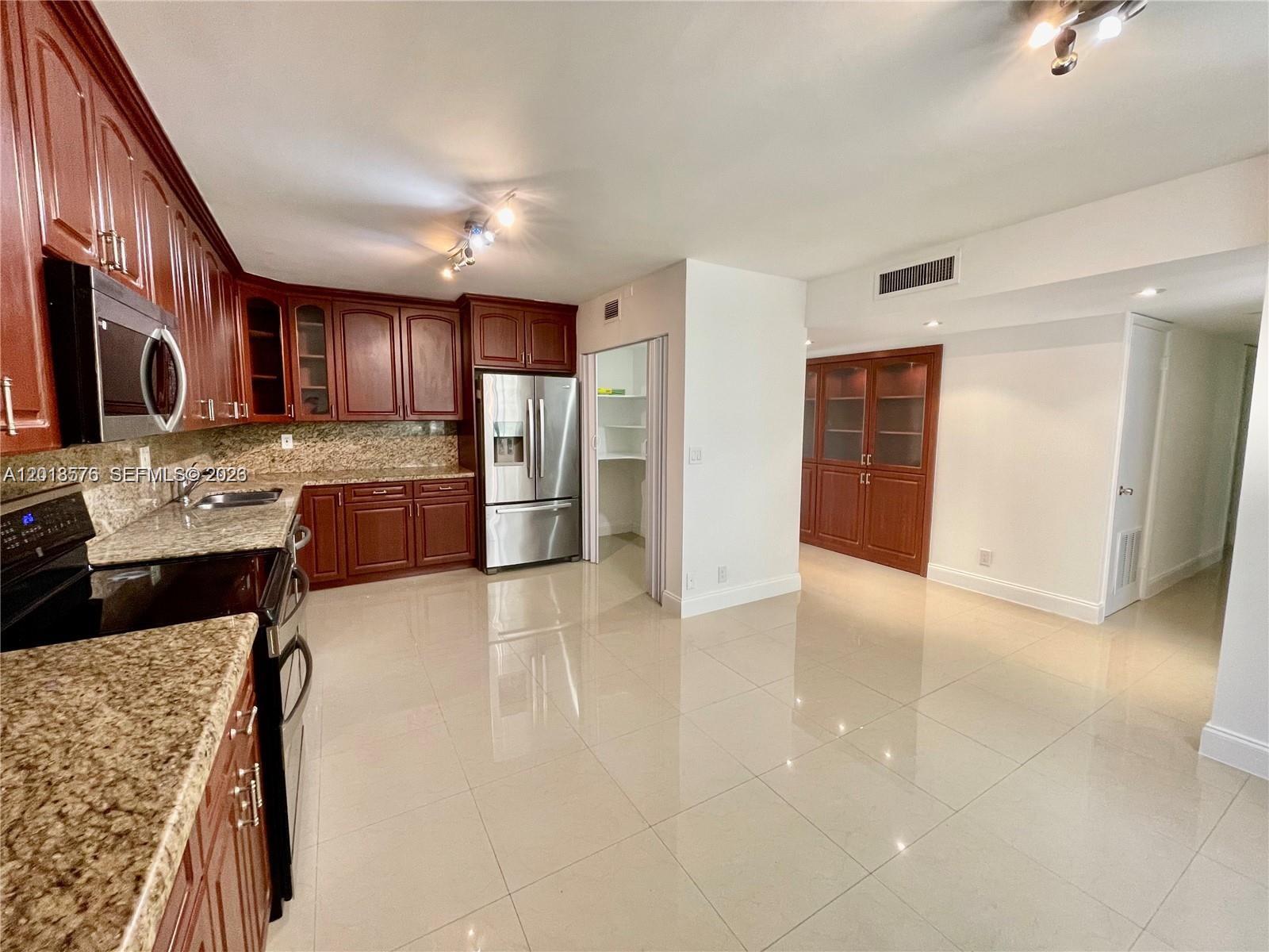 Properties 2 20441 NE 30th Ave 122-9