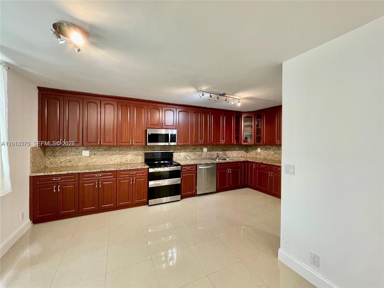 Properties 1 20441 NE 30th Ave 122-9