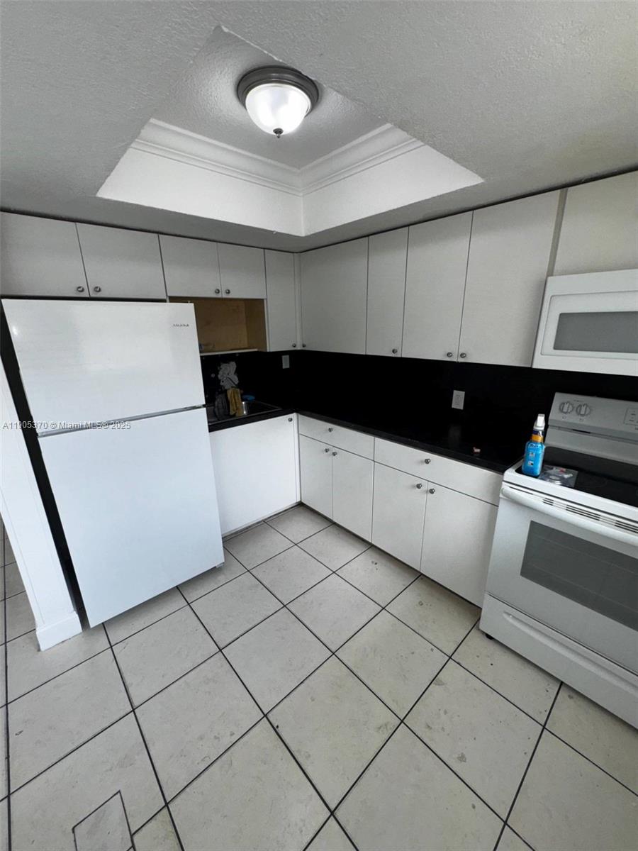 VILLAGE OF HIALEAH CONDO - Residential Lease