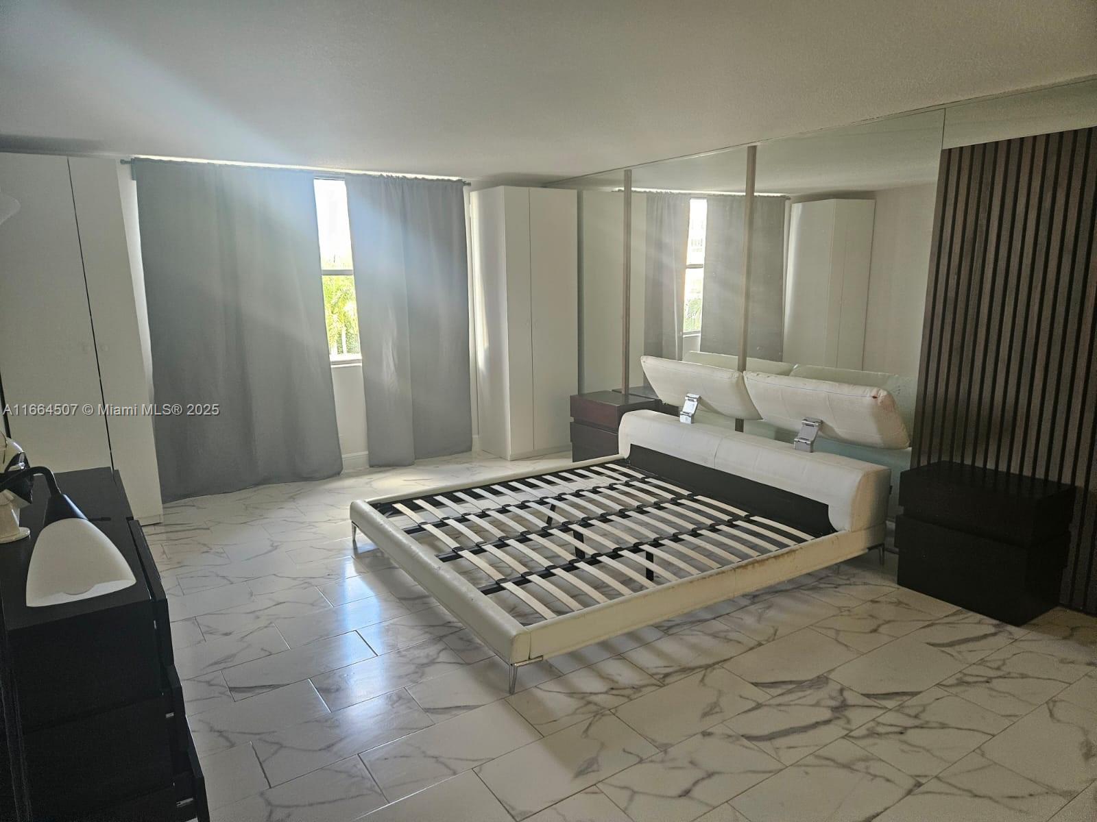 CRICKET CLUB CONDO - Residential