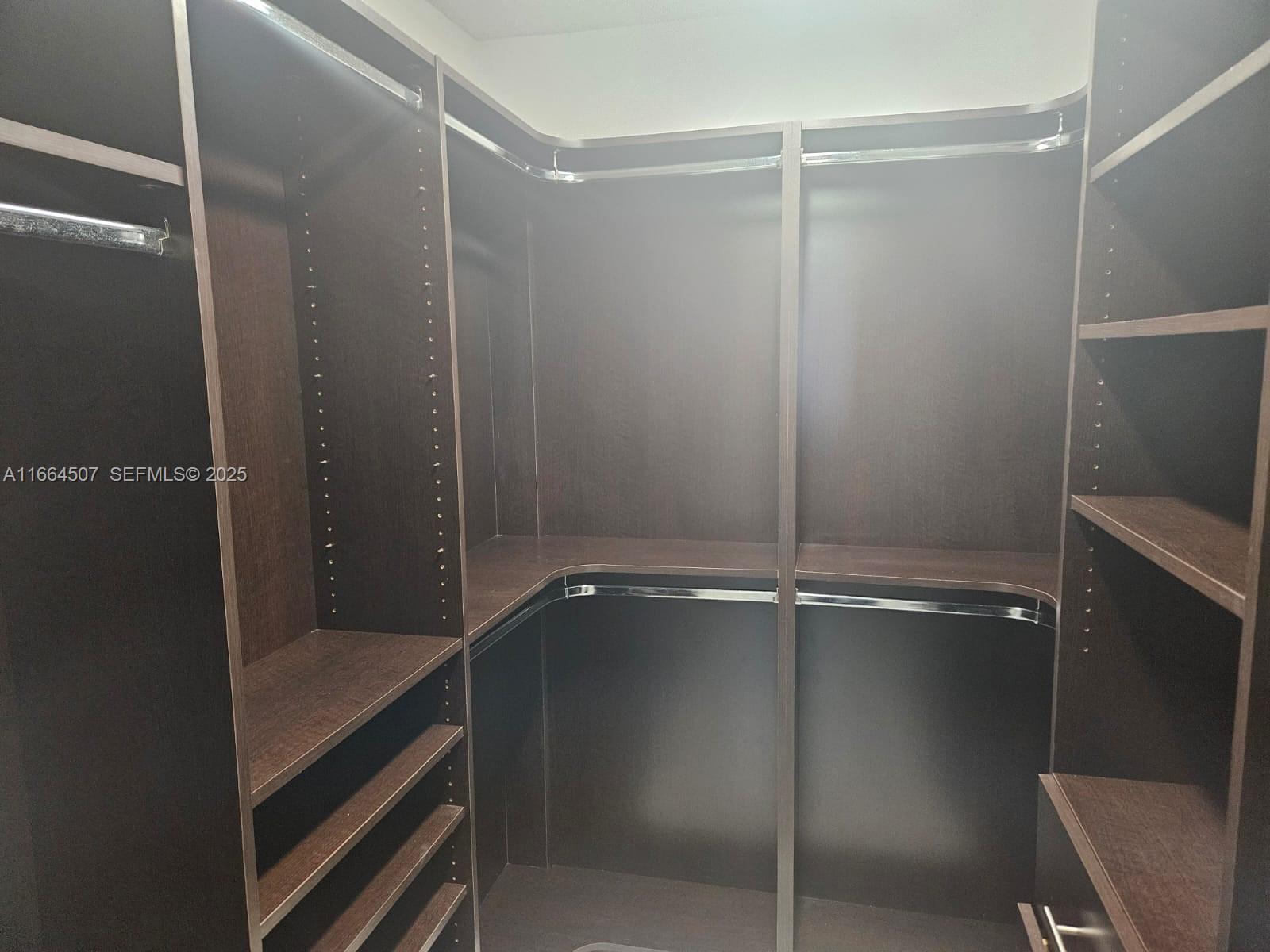 CRICKET CLUB CONDO - Residential