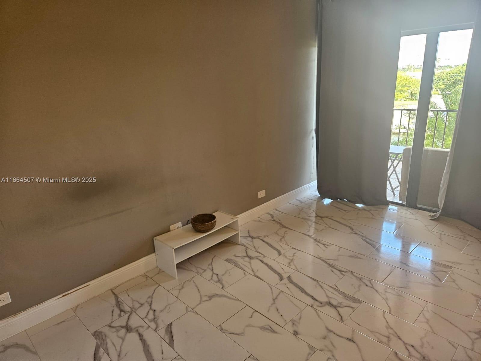 CRICKET CLUB CONDO - Residential