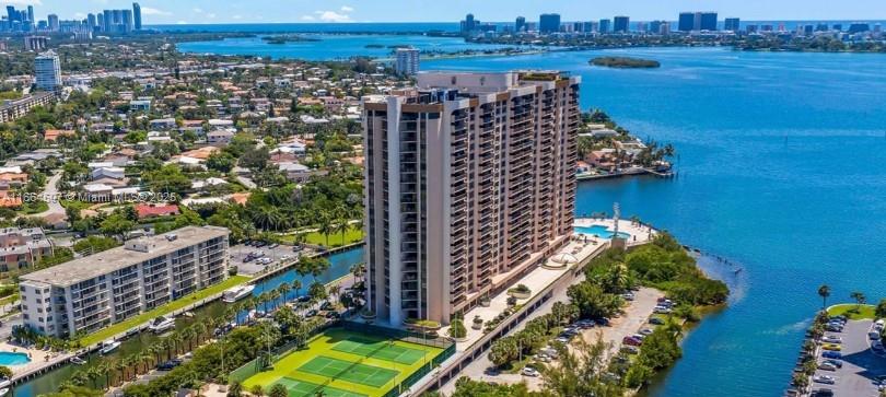 1800 Ne 114th St 401, Miami, Broward County, Florida - 3 Bedrooms  
3 Bathrooms - 