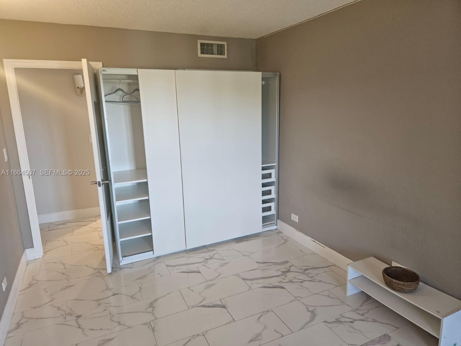 CRICKET CLUB CONDO - Residential