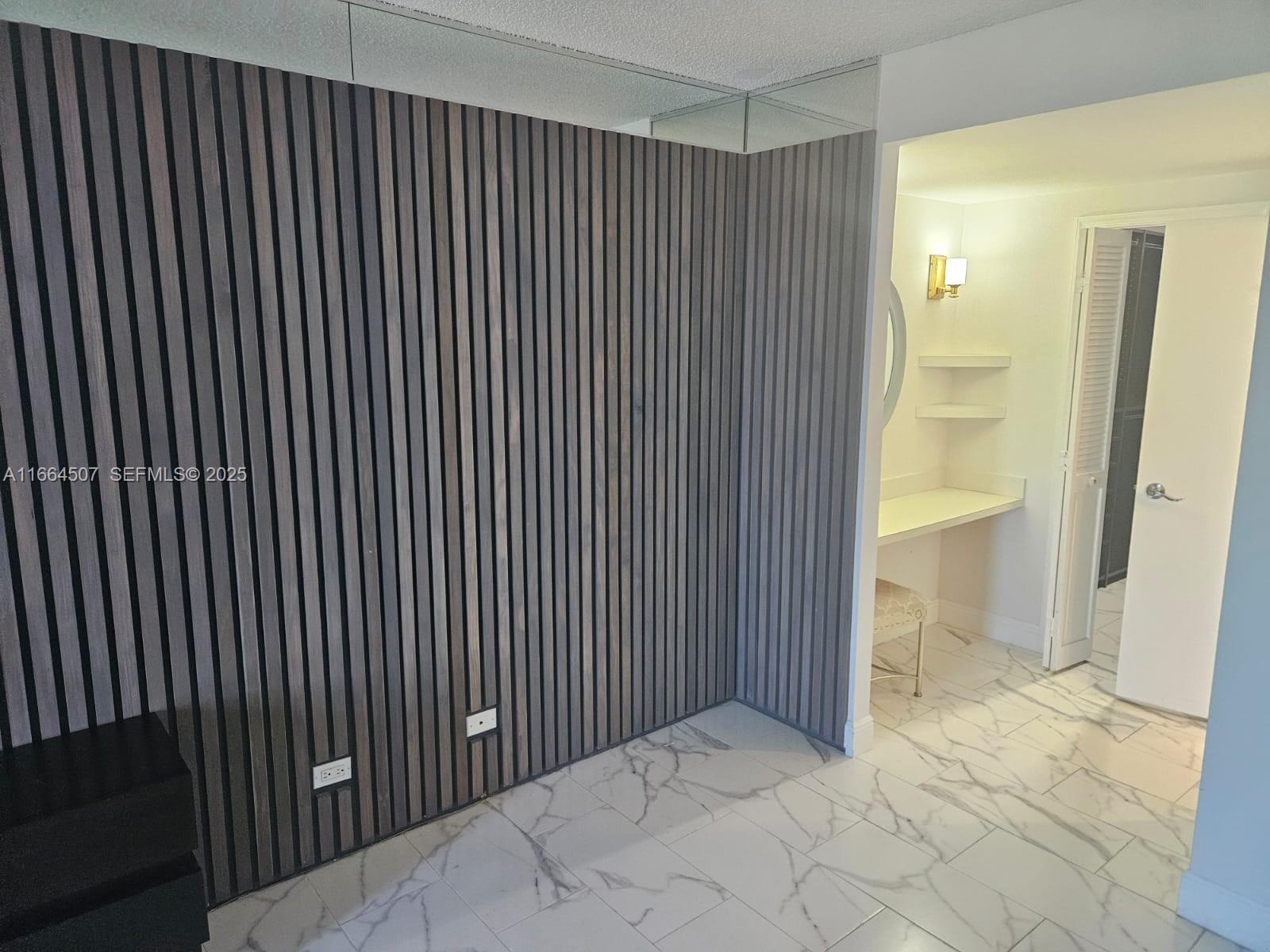 CRICKET CLUB CONDO - Residential