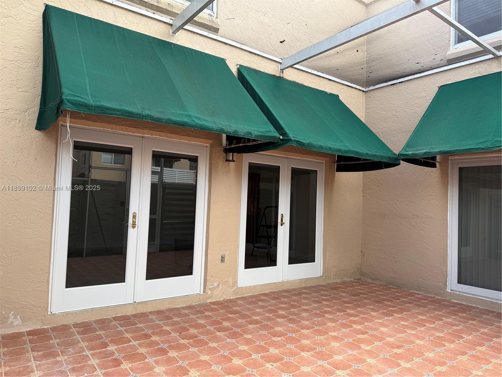 KENDALL CENTER - Residential Lease