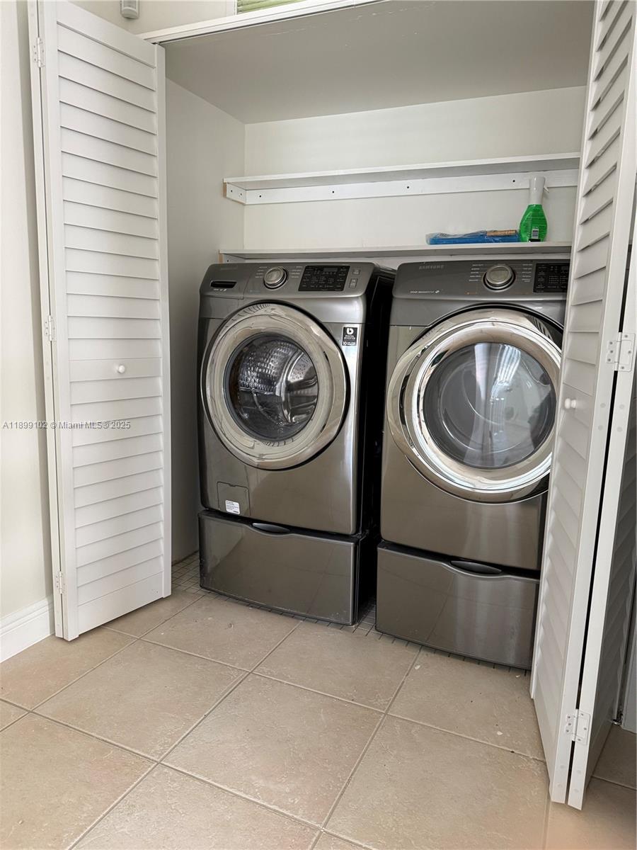 KENDALL CENTER - Residential Lease