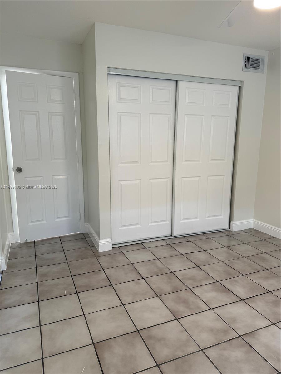 KENDALL CENTER - Residential Lease