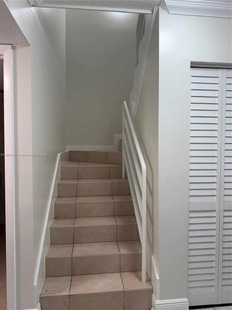 KENDALL CENTER - Residential Lease