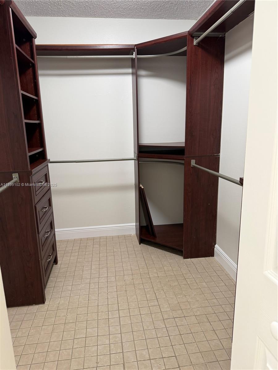 KENDALL CENTER - Residential Lease