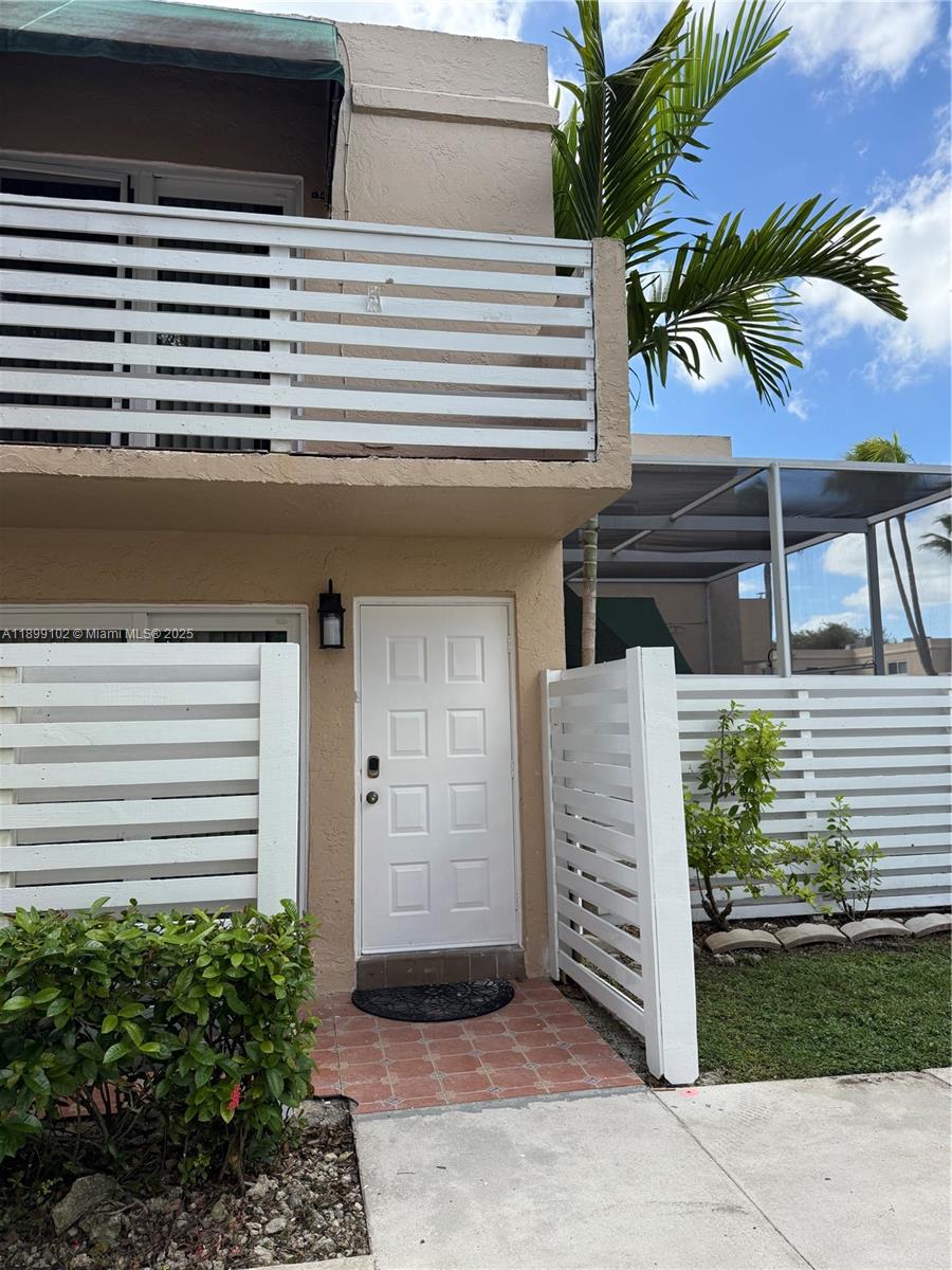 KENDALL CENTER - Residential Lease