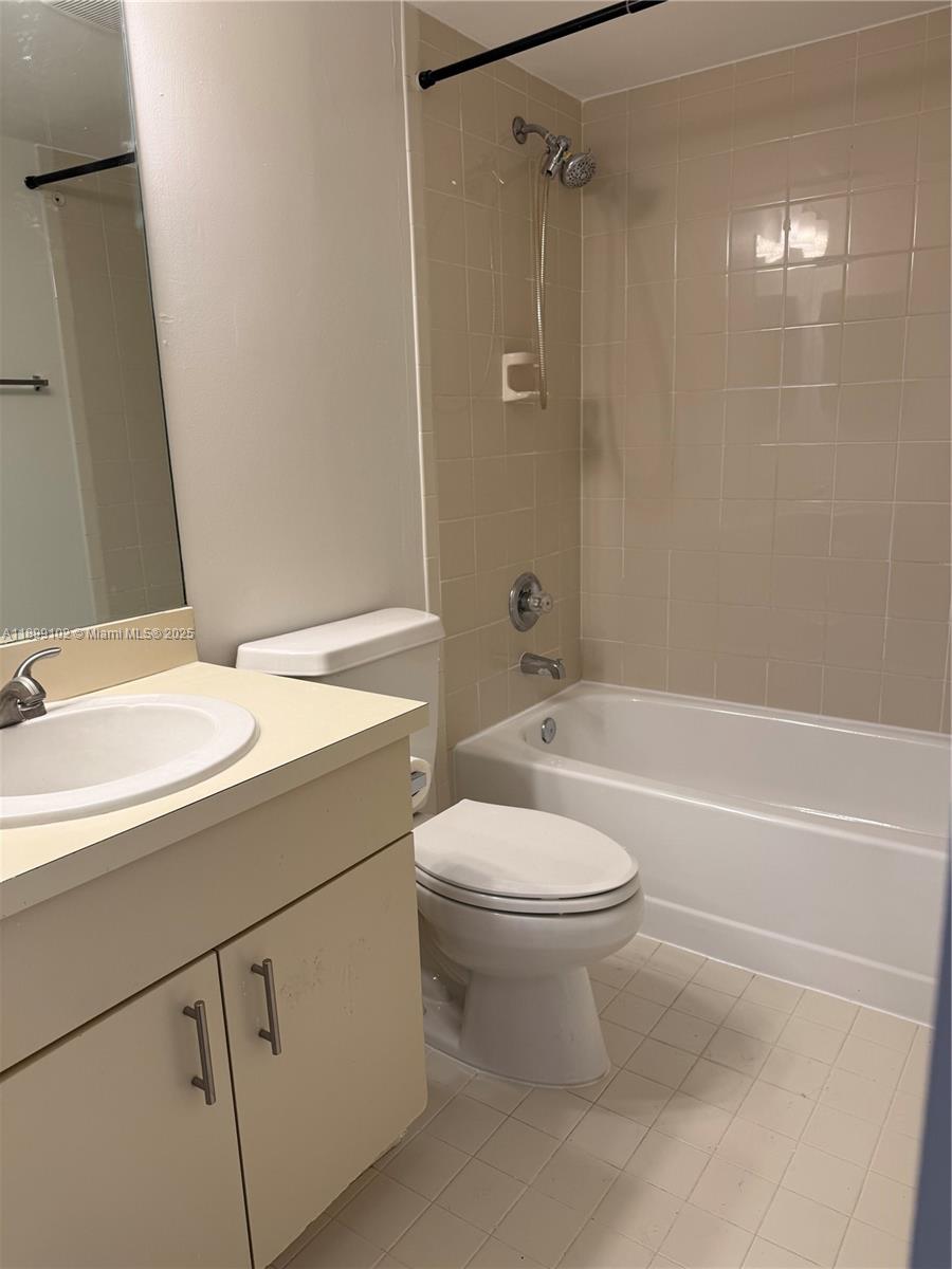 KENDALL CENTER - Residential Lease