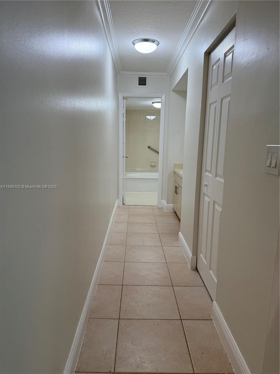 KENDALL CENTER - Residential Lease