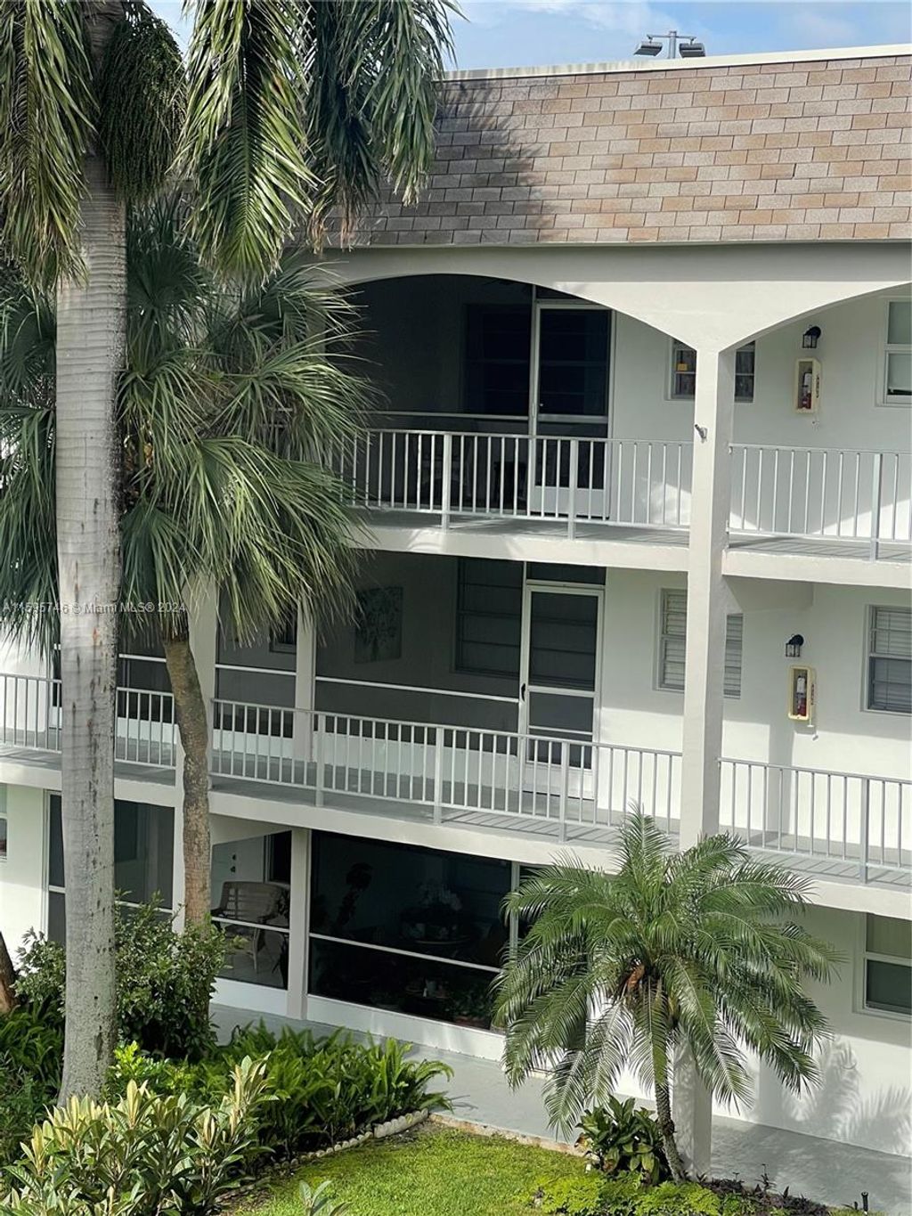 Photo of 581 Blue Heron Dr #307-B, Hallandale Beach, FL 33009 (MLS # A11595746)