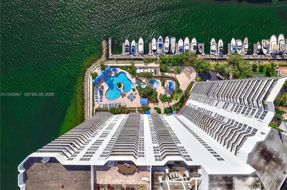 MYSTIC POINTE TOWER 500 C - Residential