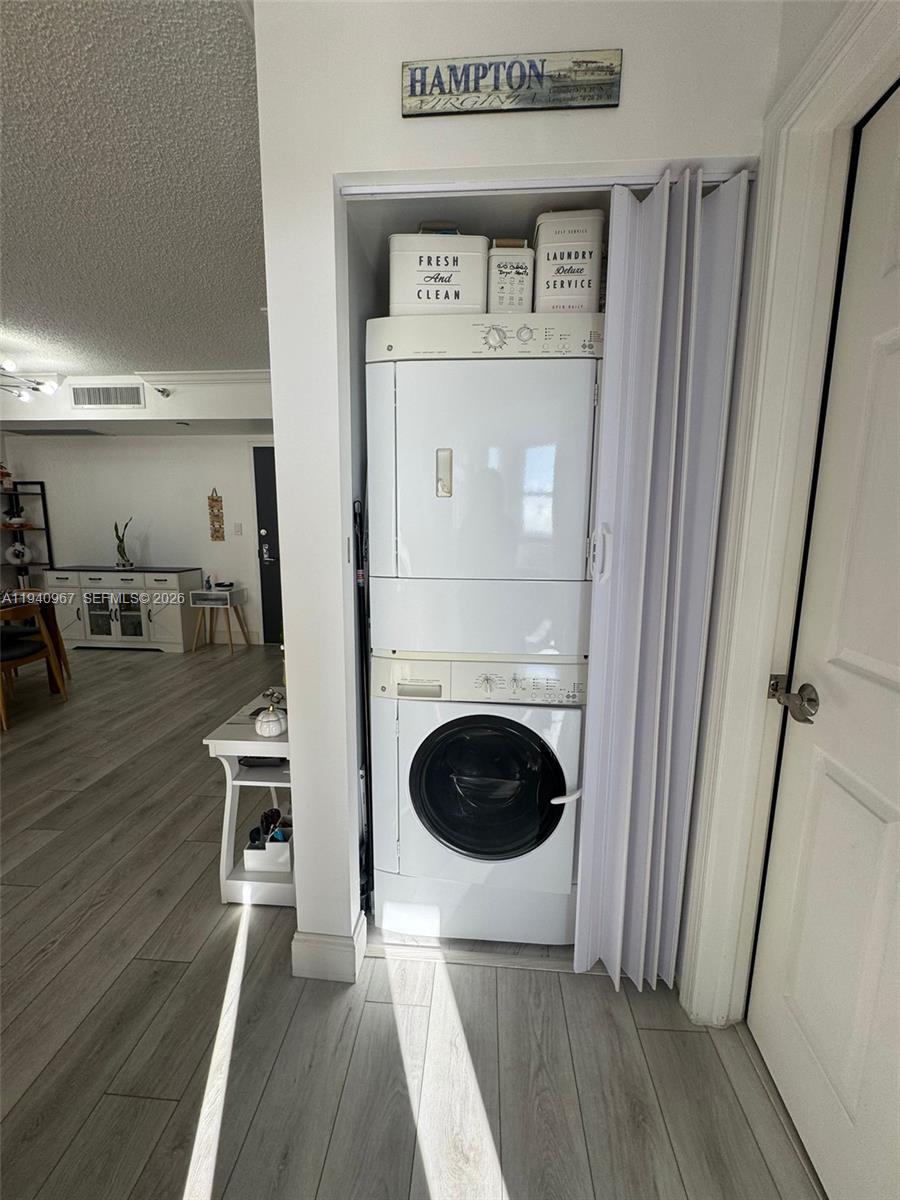 MYSTIC POINTE TOWER 500 C - Residential