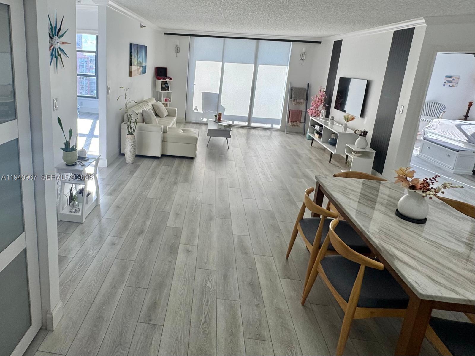 MYSTIC POINTE TOWER 500 C - Residential