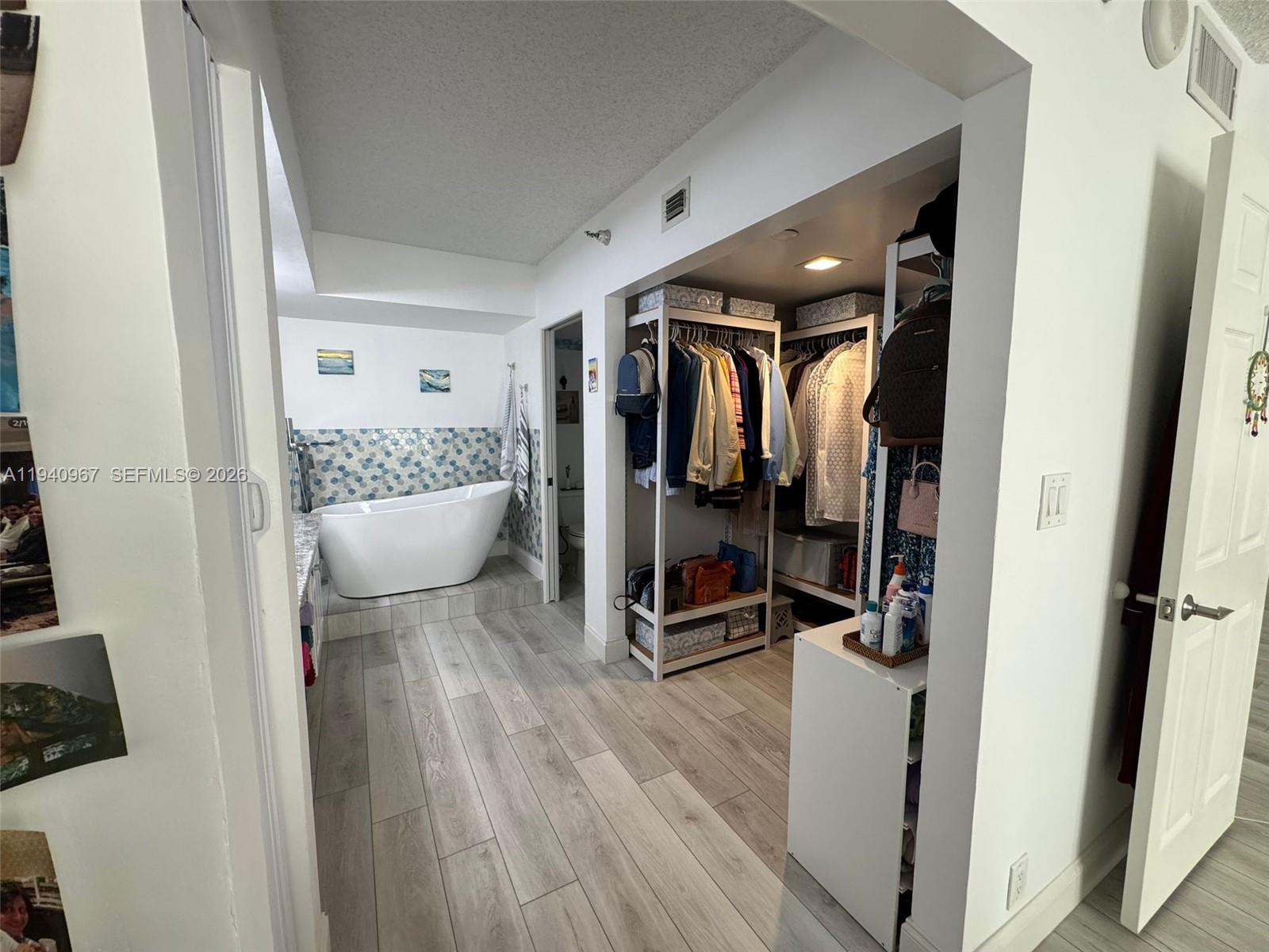 MYSTIC POINTE TOWER 500 C - Residential