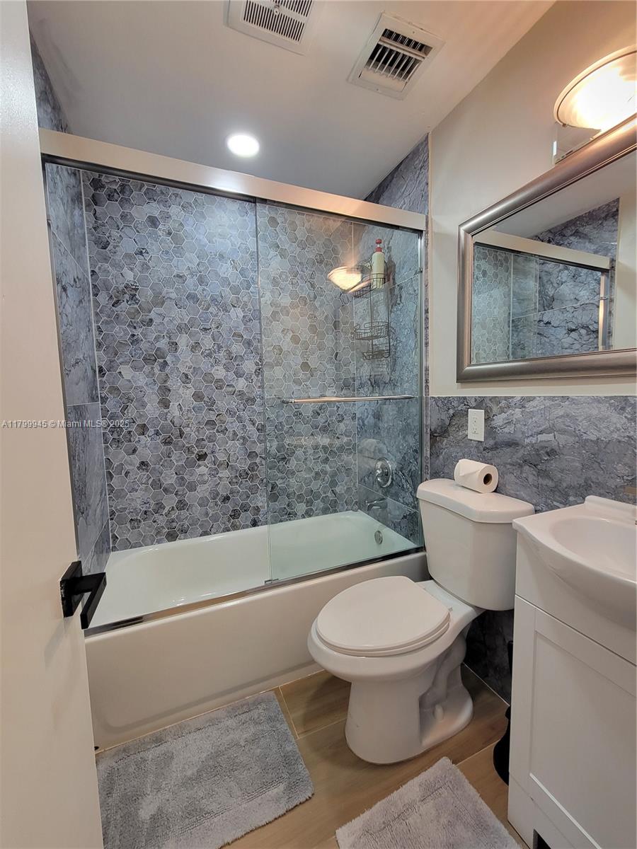 NORTH PALM BEACH VILLAGE - Residential Lease