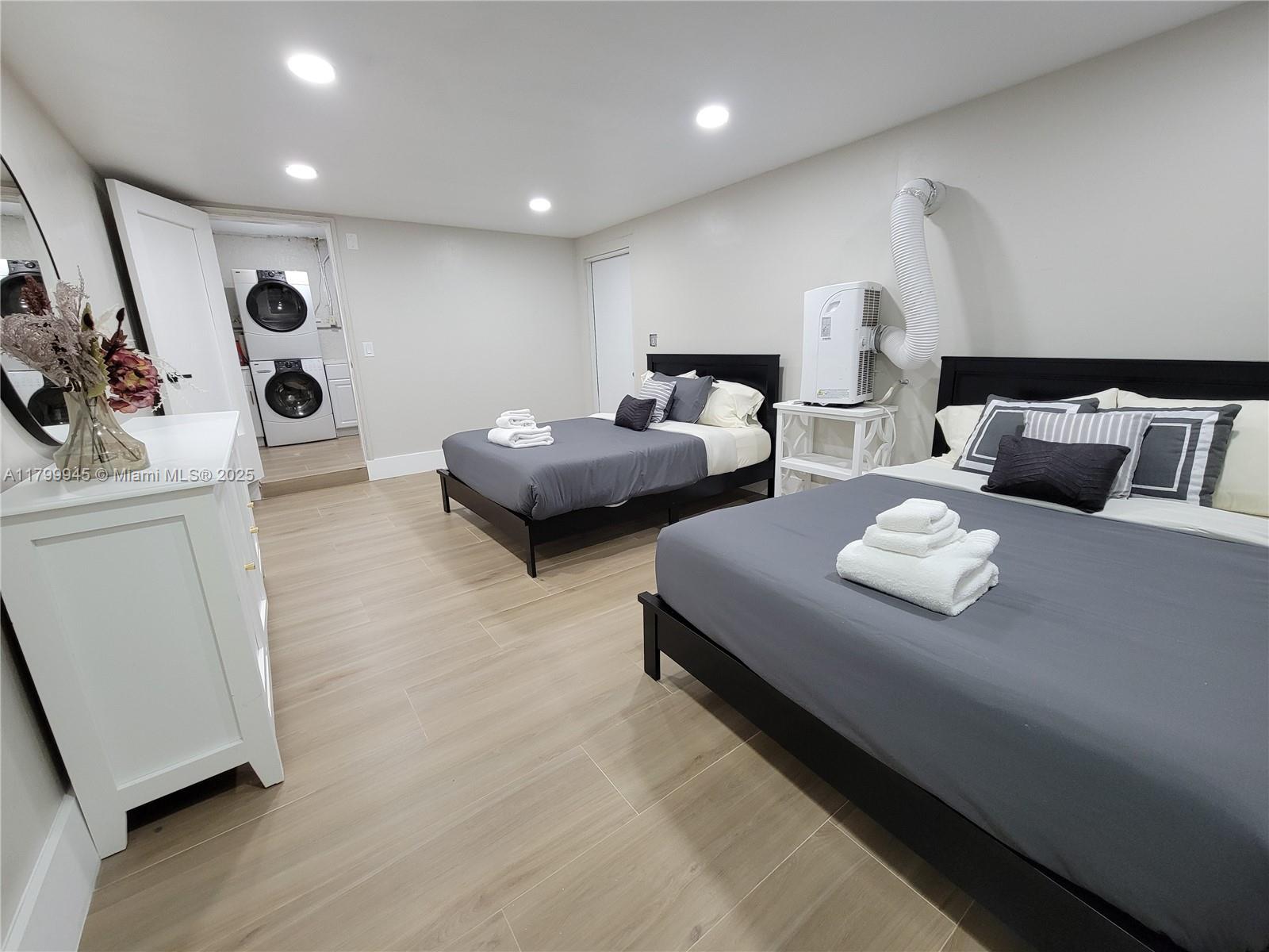 NORTH PALM BEACH VILLAGE - Residential Lease