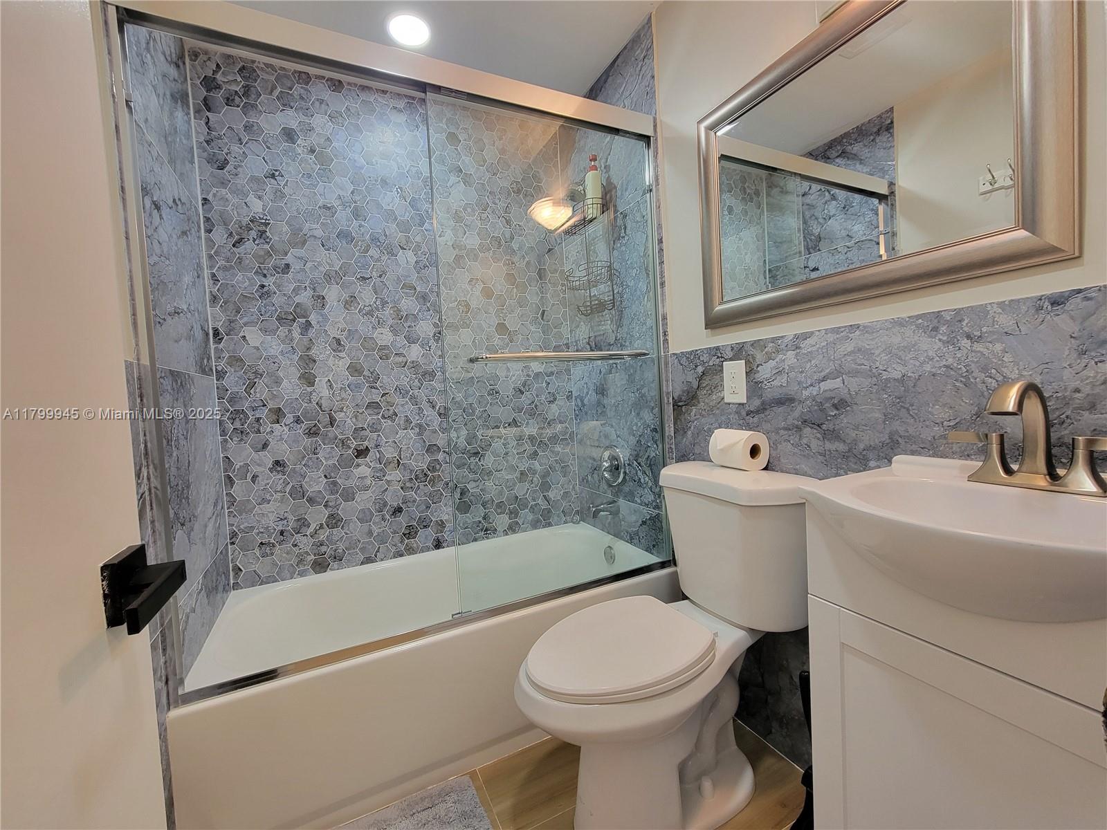 NORTH PALM BEACH VILLAGE - Residential Lease