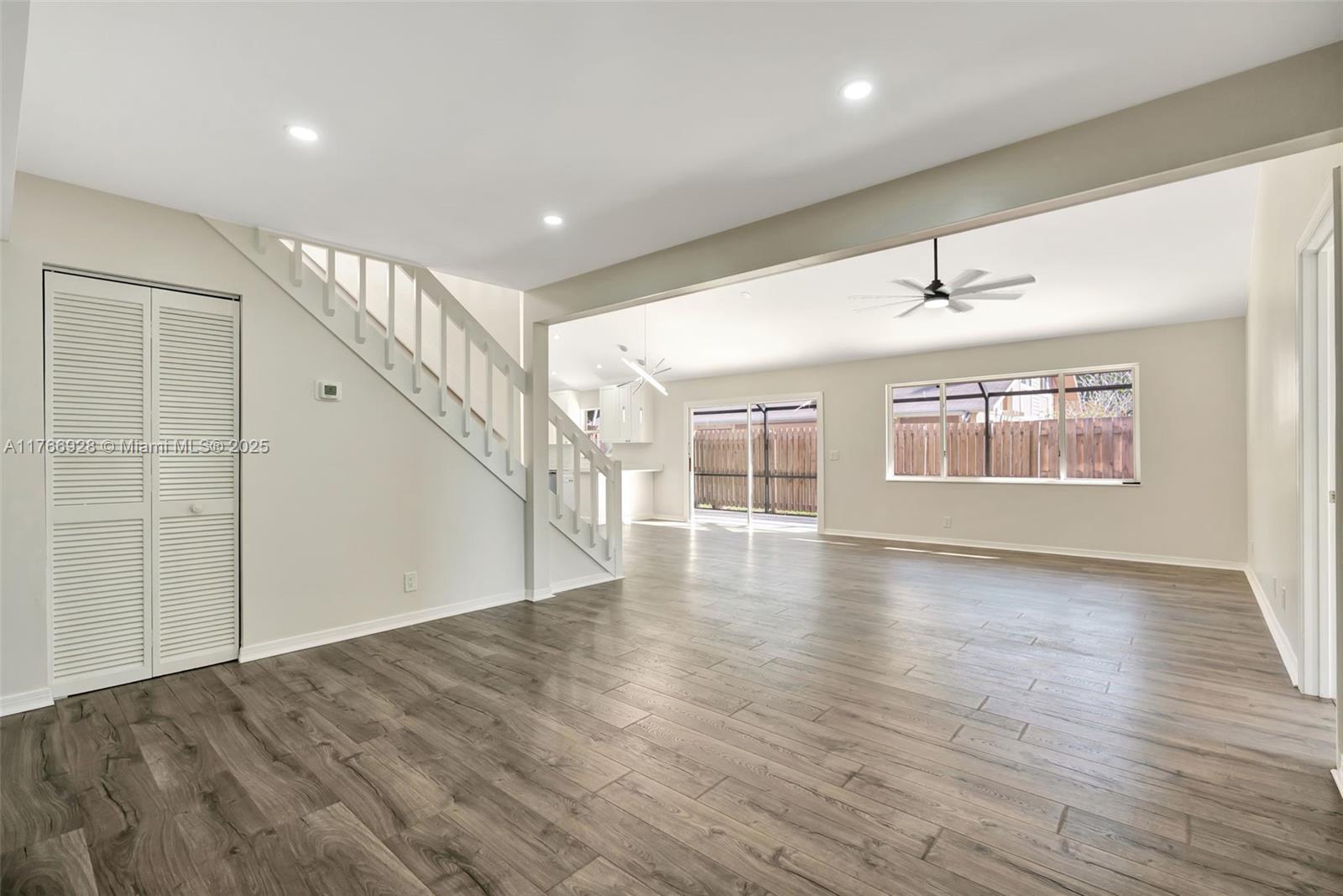 MAPLECREST - Residential