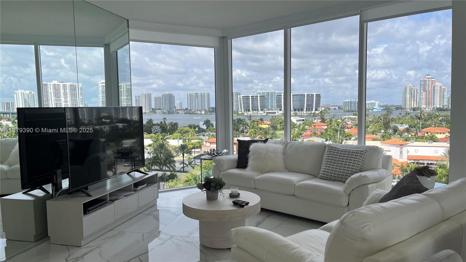 18671 Collins Ave 804