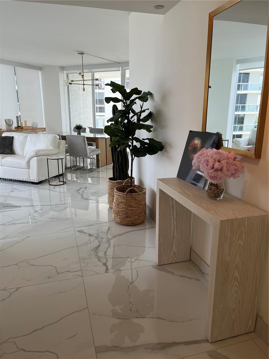 18671 Collins Ave 804