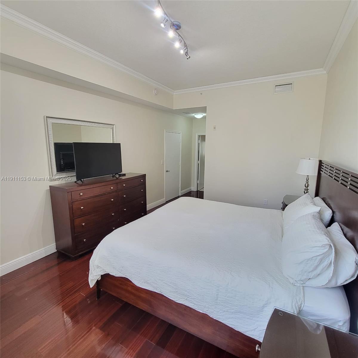 VENTURE AT AVENTURA WEST - Residential Lease