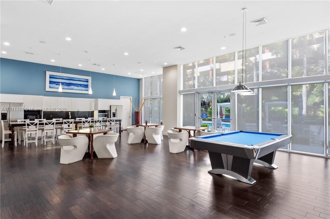 VENTURE AT AVENTURA WEST - Residential Lease