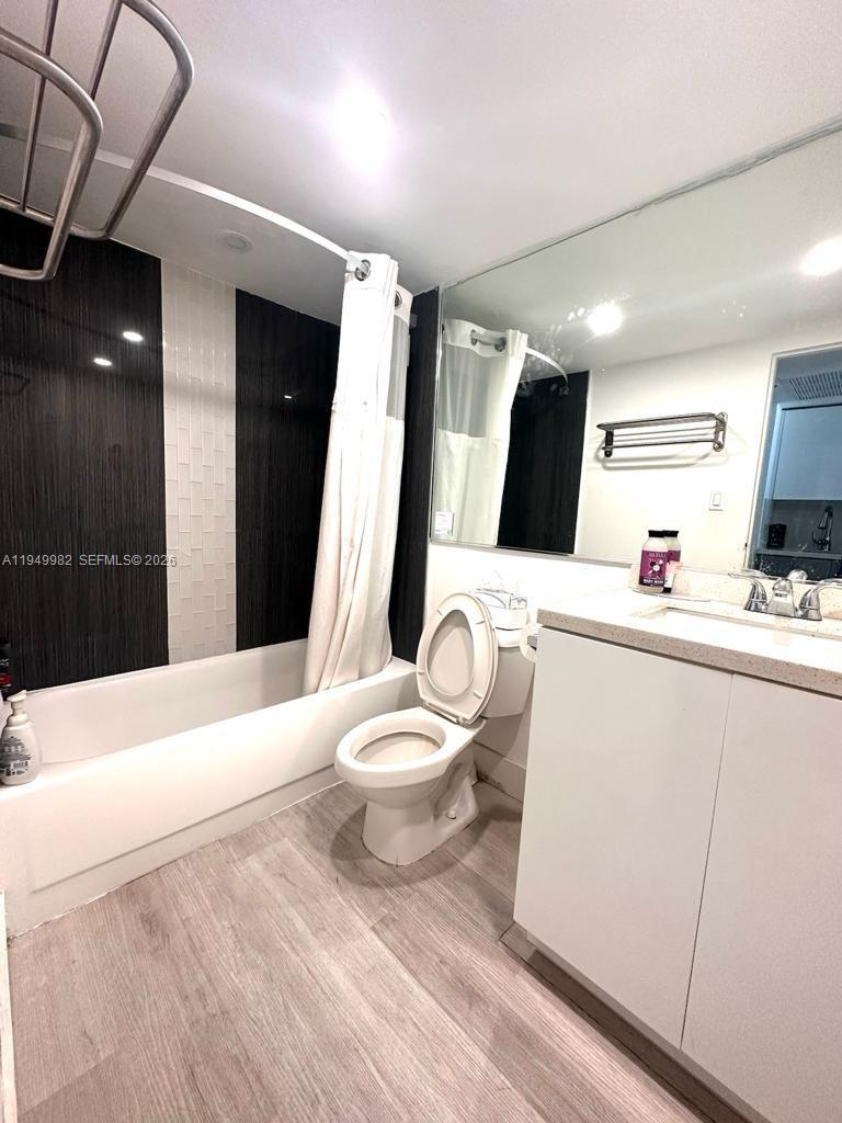 THE AVENTURA BEACH CLUB C - Residential