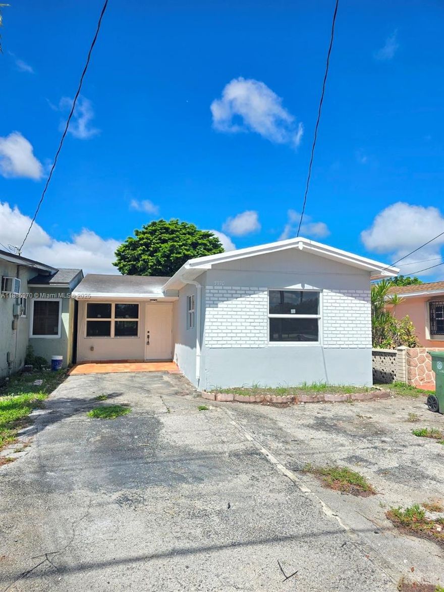 Ready to move in. Fast approval, recently painted and upgraded. New appliances. Parking for up to 5 vehicles and no restrictions. Backyard with lake view and no neighbors. No HOA.