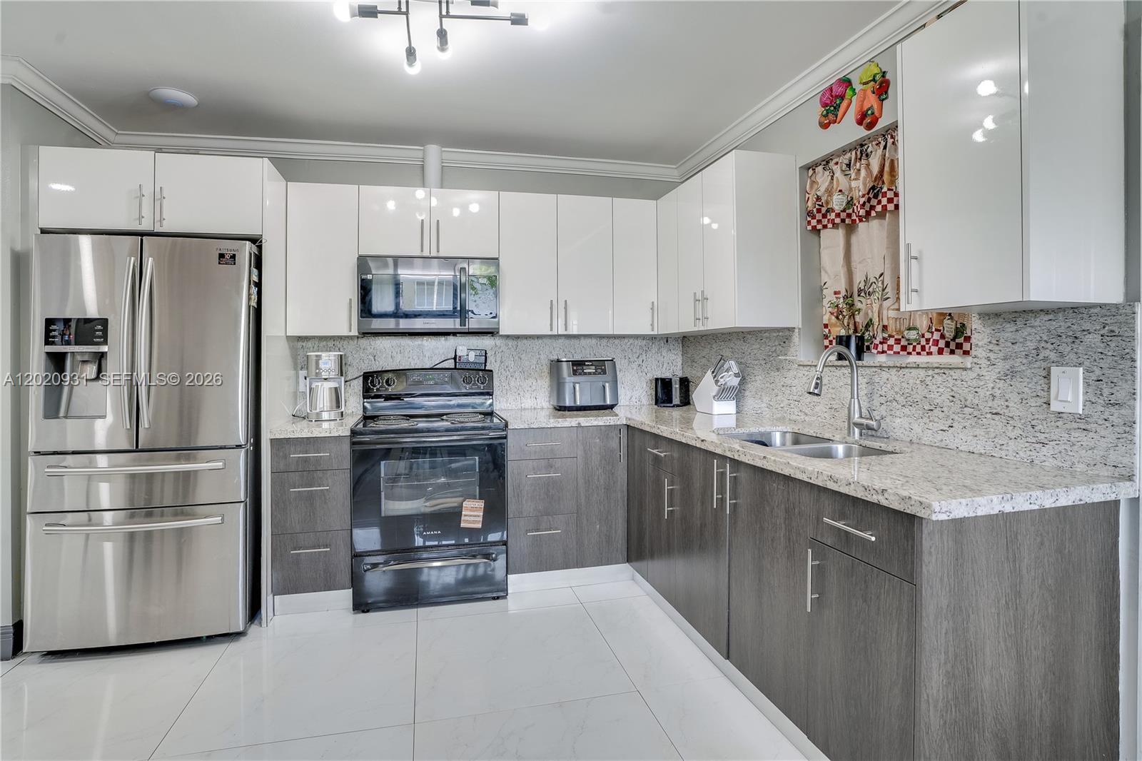 CORAL COURT - Residential