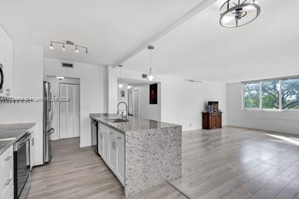 Photo of 4200 Hillcrest Dr #201, Hollywood, FL 33021 (MLS # A11624964)