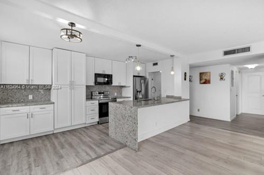 Photo of 4200 Hillcrest Dr #201, Hollywood, FL 33021 (MLS # A11624964)