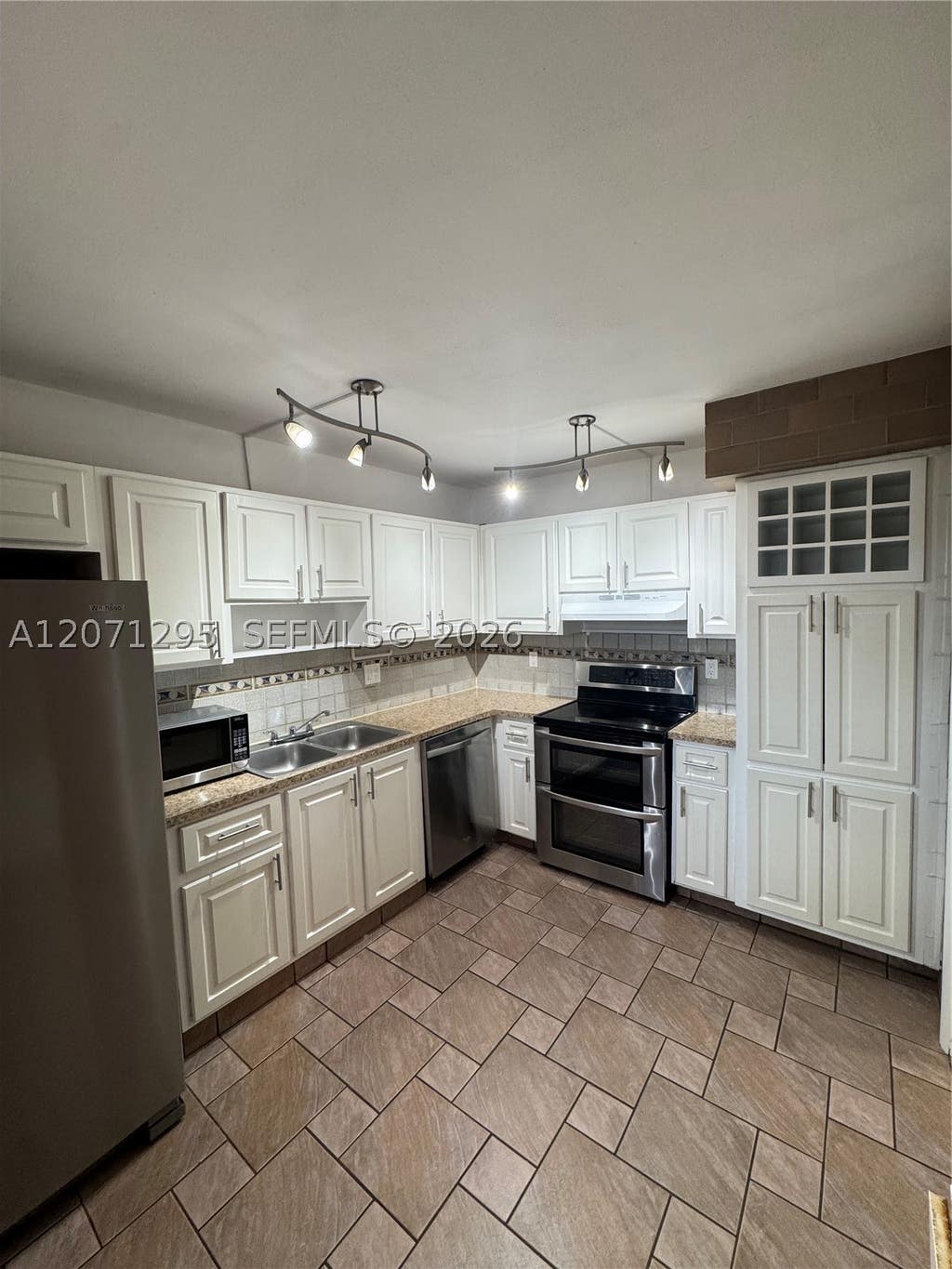 Photo of 215 Lakeview Dr #105, Weston, FL 33326 (MLS # A12071295)