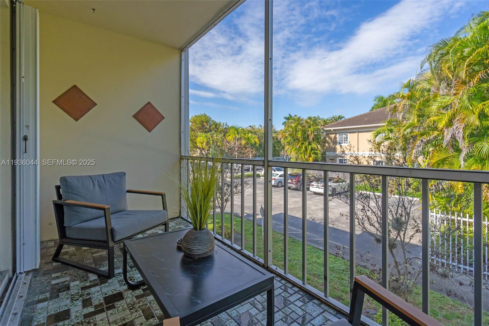 HILLCREST COUNTRY CLUB AP - Residential