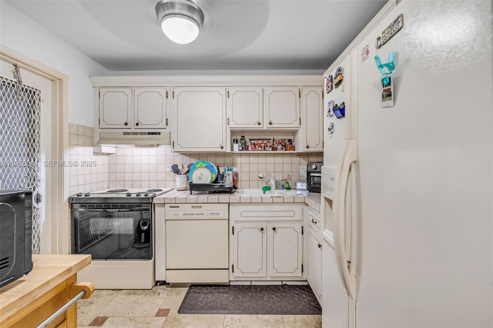 HILLCREST COUNTRY CLUB AP - Residential