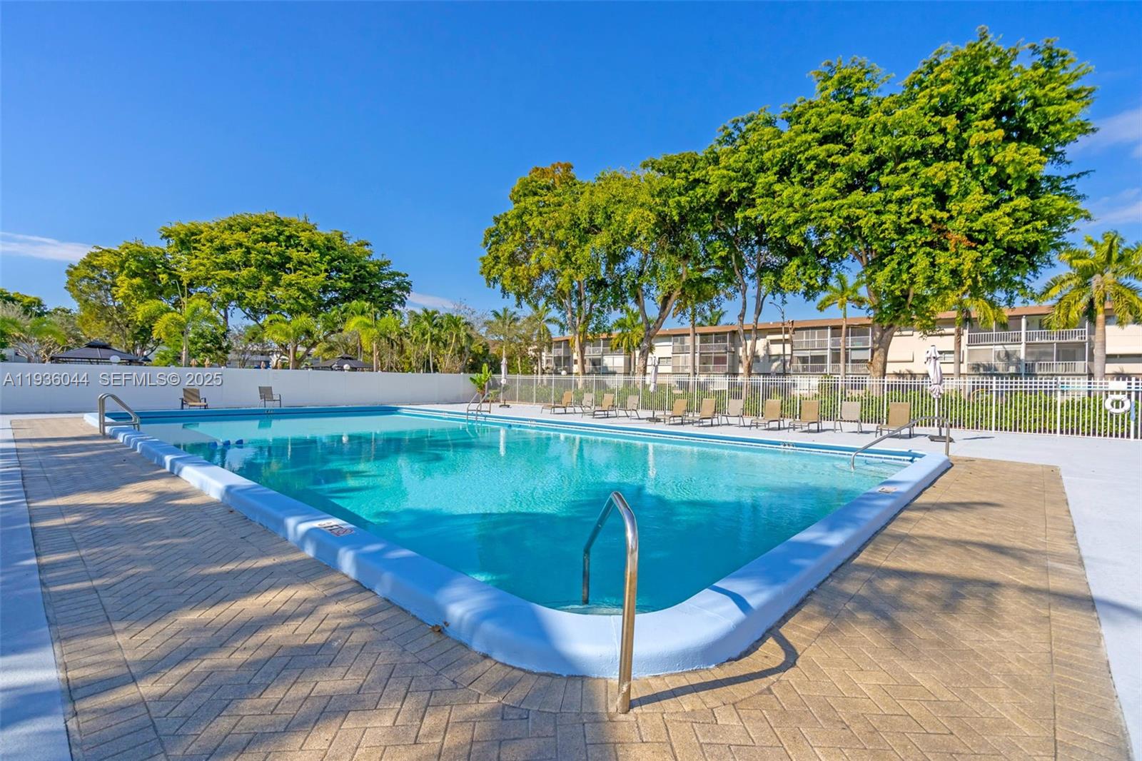 HILLCREST COUNTRY CLUB AP - Residential