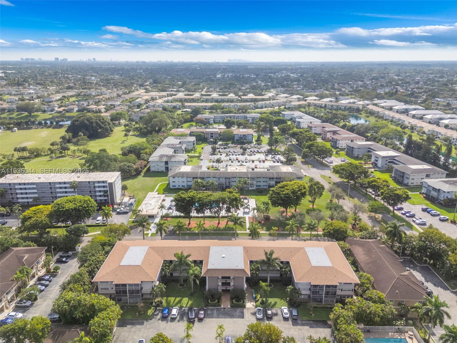 HILLCREST COUNTRY CLUB AP - Residential