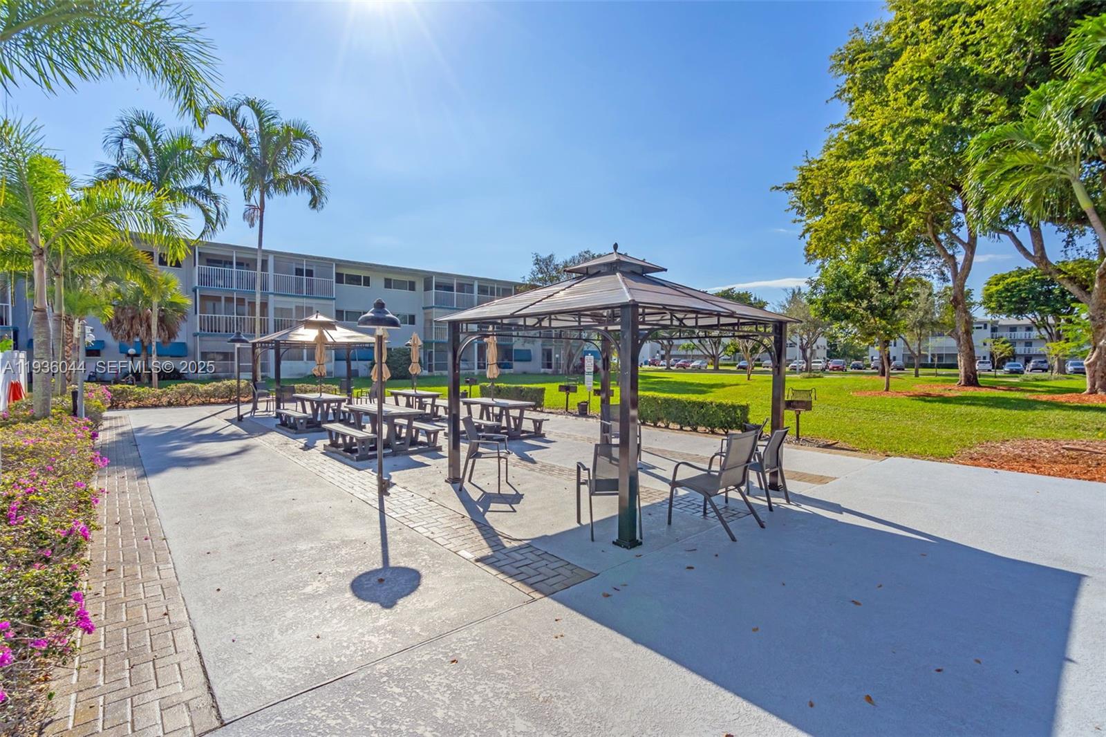 HILLCREST COUNTRY CLUB AP - Residential