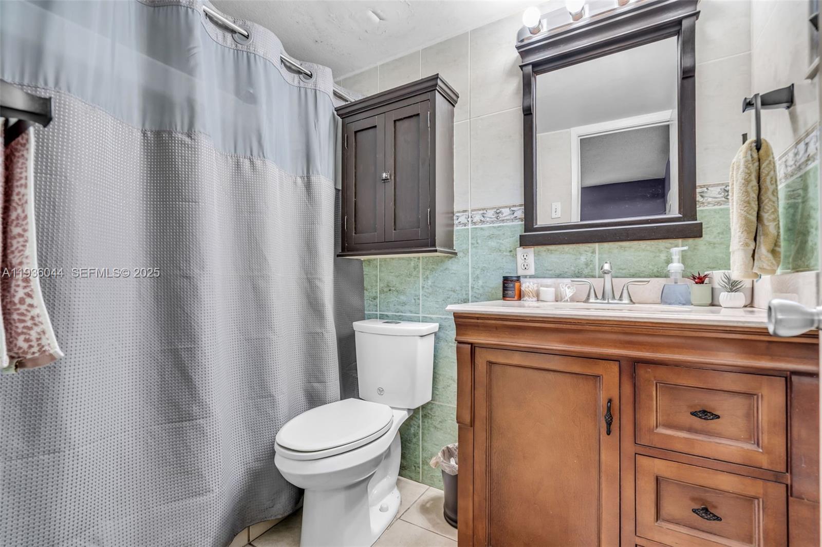 HILLCREST COUNTRY CLUB AP - Residential