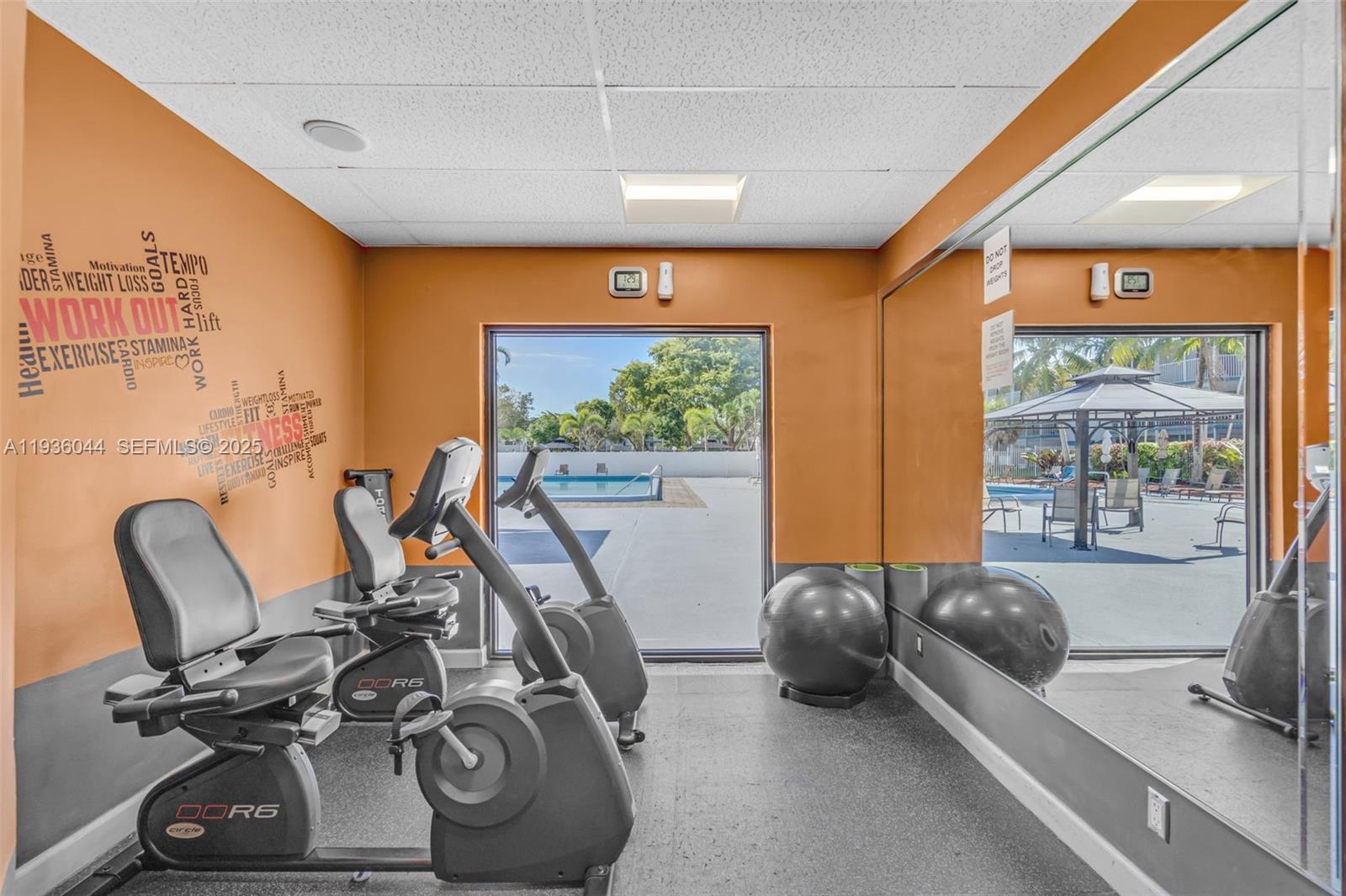 HILLCREST COUNTRY CLUB AP - Residential