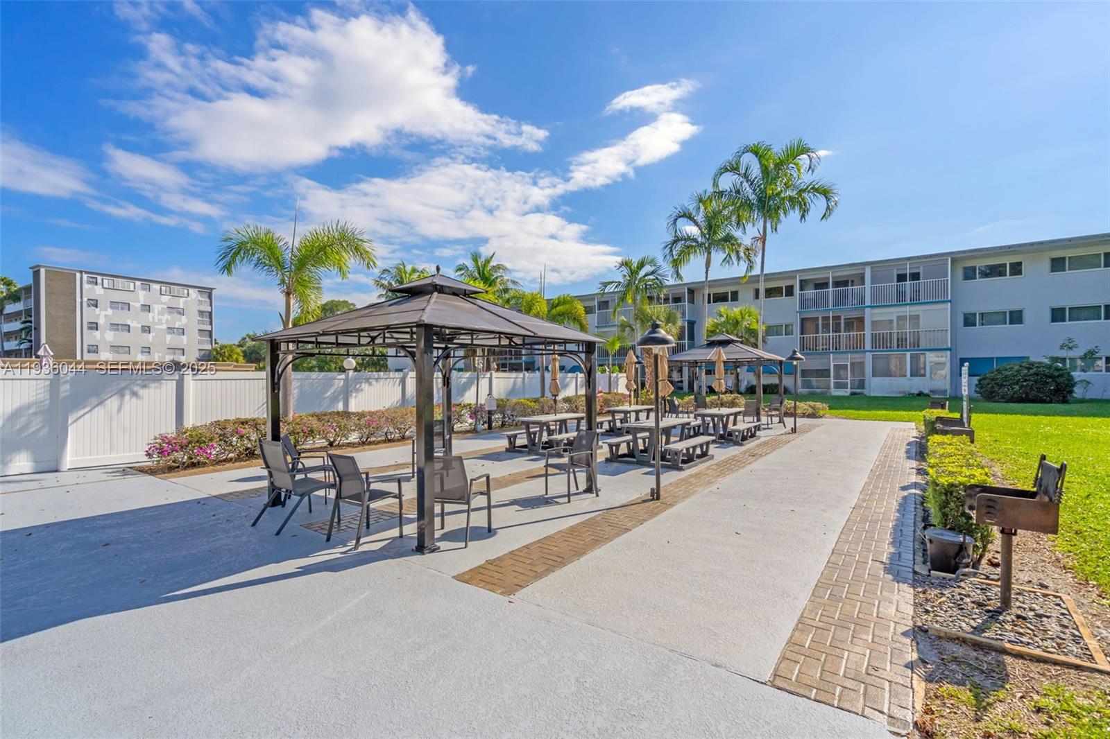 HILLCREST COUNTRY CLUB AP - Residential