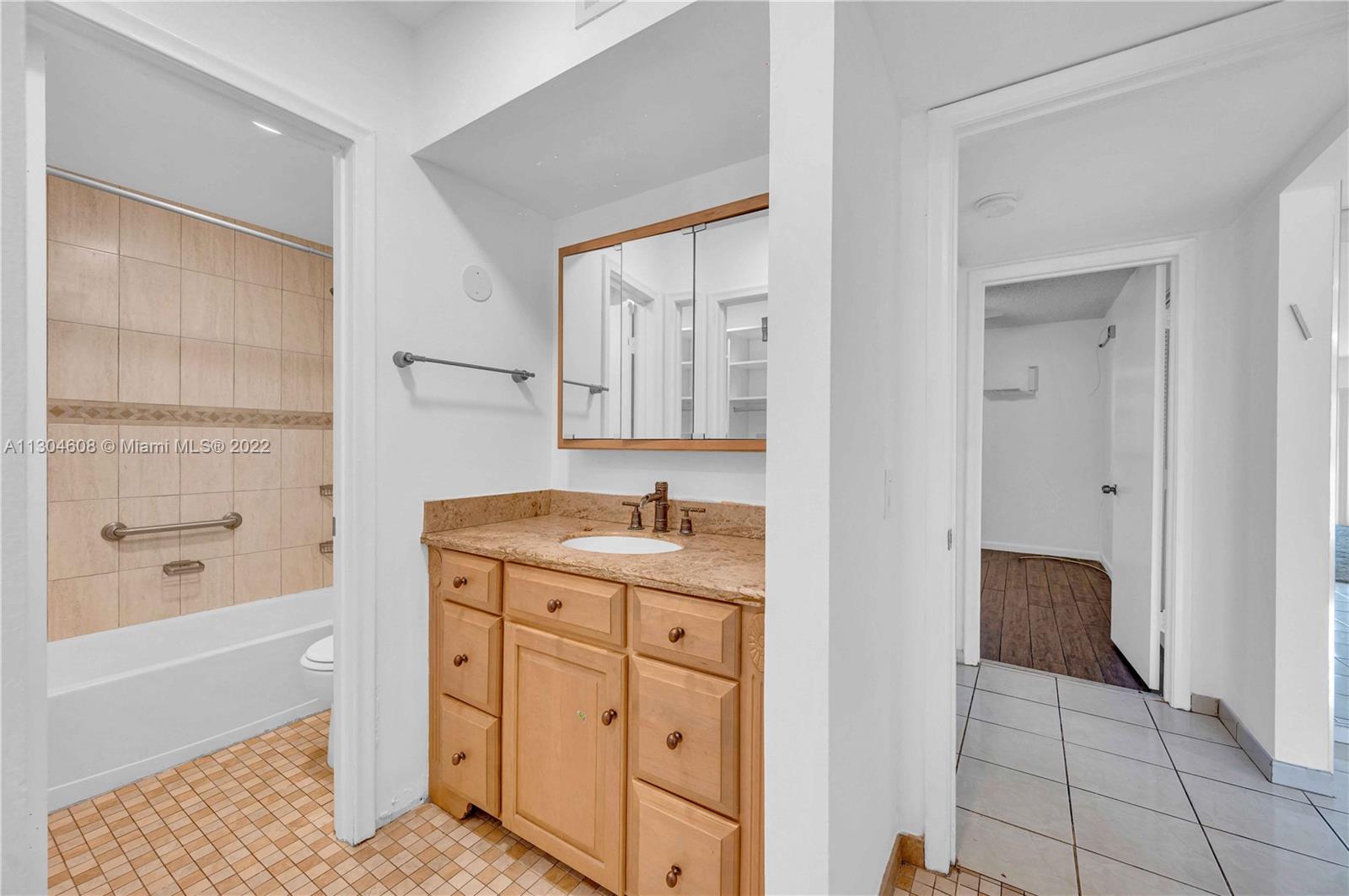 NEW LAND GARDENS CONDO - Residential Lease