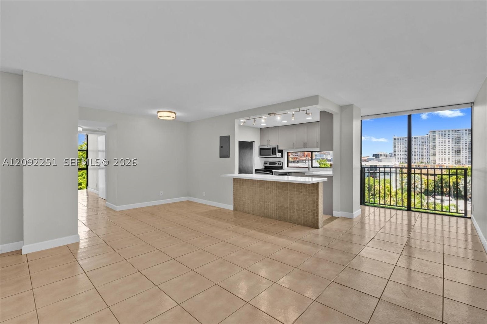 17021 N Bay Rd 705